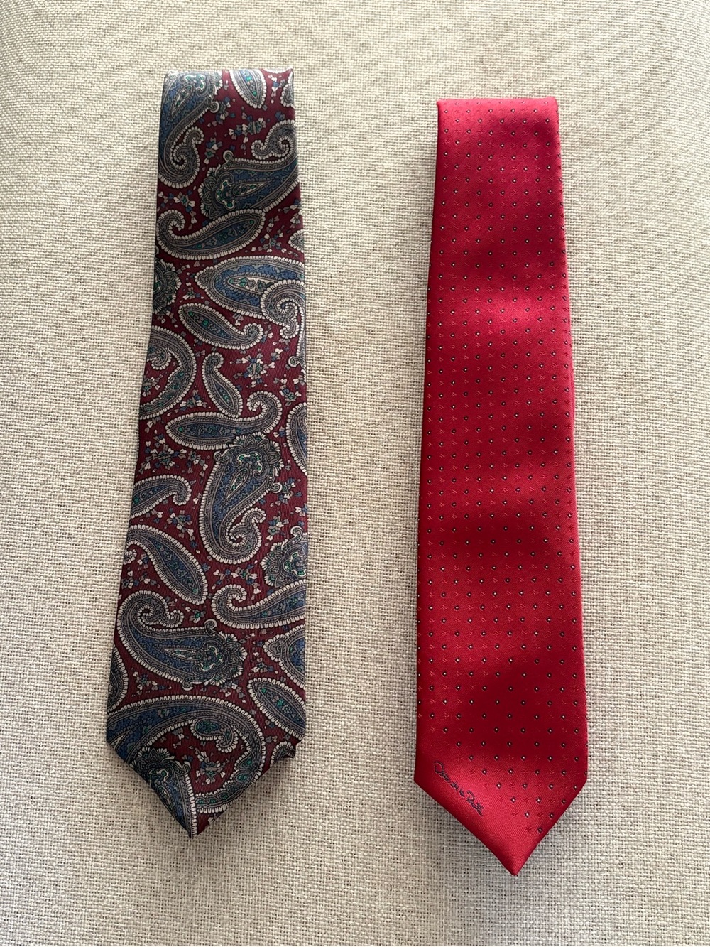 EUC Men’s Vintage OSCAR DE LA RENTA Bundle of Two Ties (Red, Maroon Paisley)